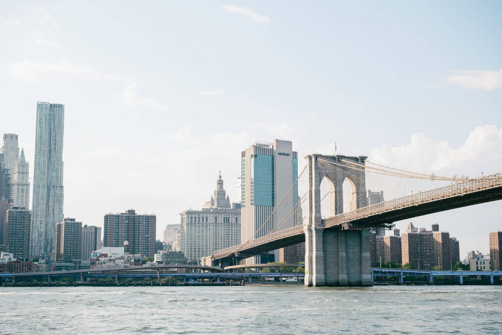 brooklyn engagement photos dumbo bridge views cityscape 07