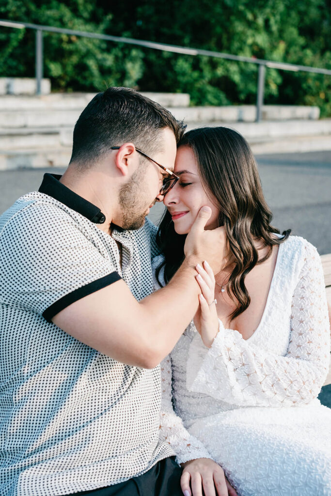 brooklyn engagement photos dumbo bridge views embrace 18