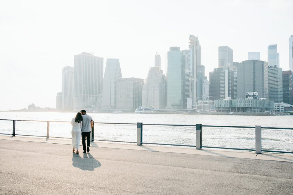 brooklyn engagement photos dumbo bridge views intimate 05