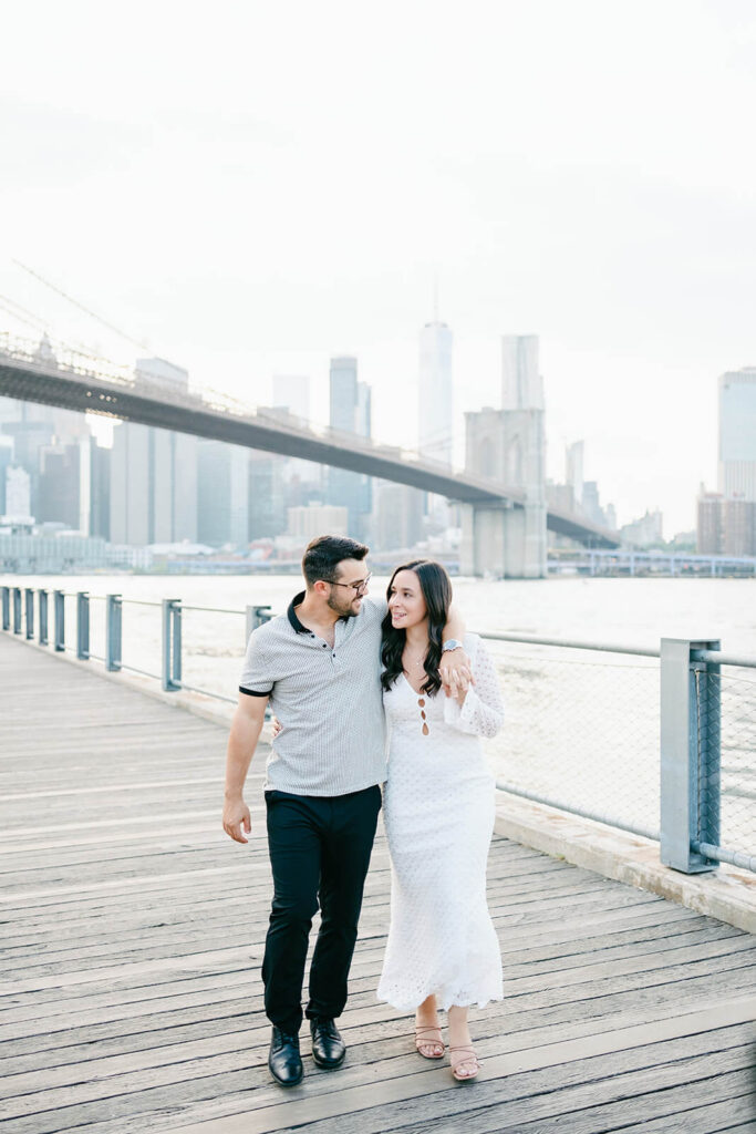 brooklyn engagement photos dumbo bridge views natural light 28